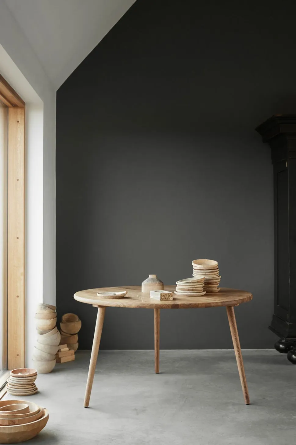Miss Tailor Bord | Ø130 Ljus mattlackad björk