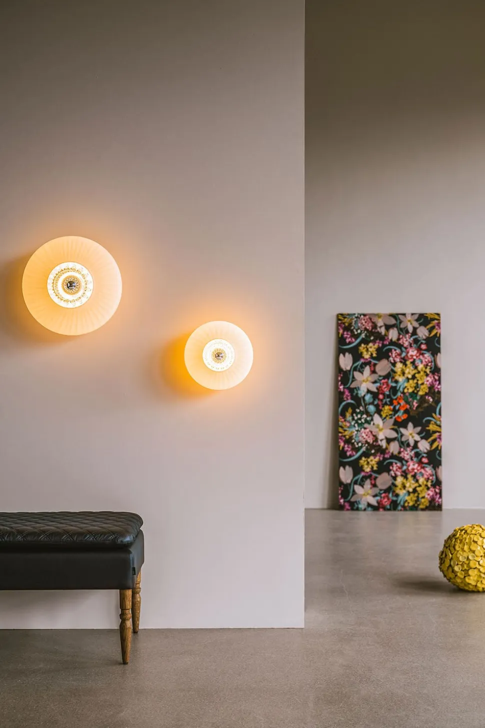 New Wave Optic Vägglampa XL | Opal/ Eyeball