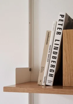 New Works Library Hylla 1900 | Ek/Vit
