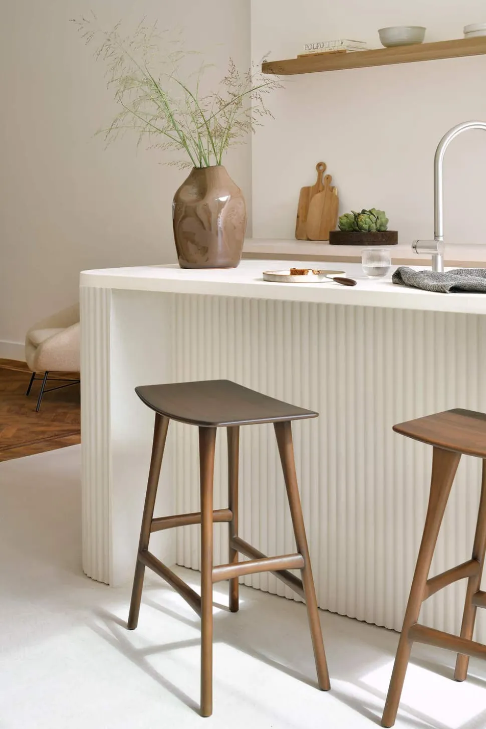 Osso Barpall Hög | Brunlackad Teak