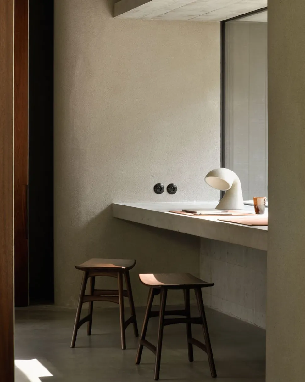 Osso Pall | Brunlackad Teak | Träsits
