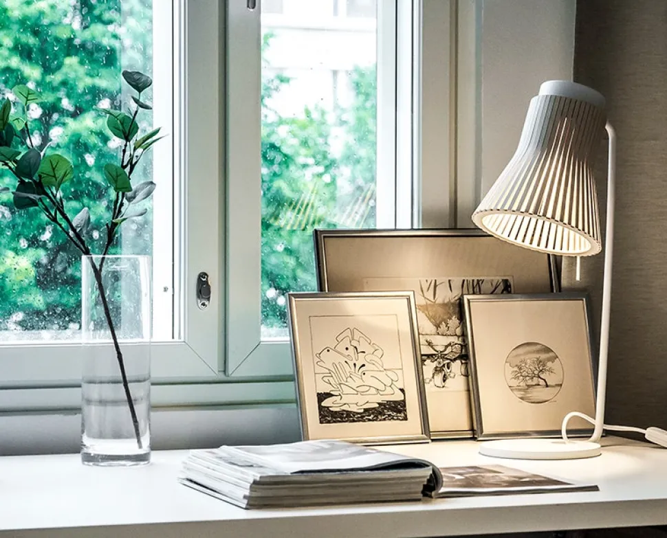 Petite 4620 bordlampa Valnöt