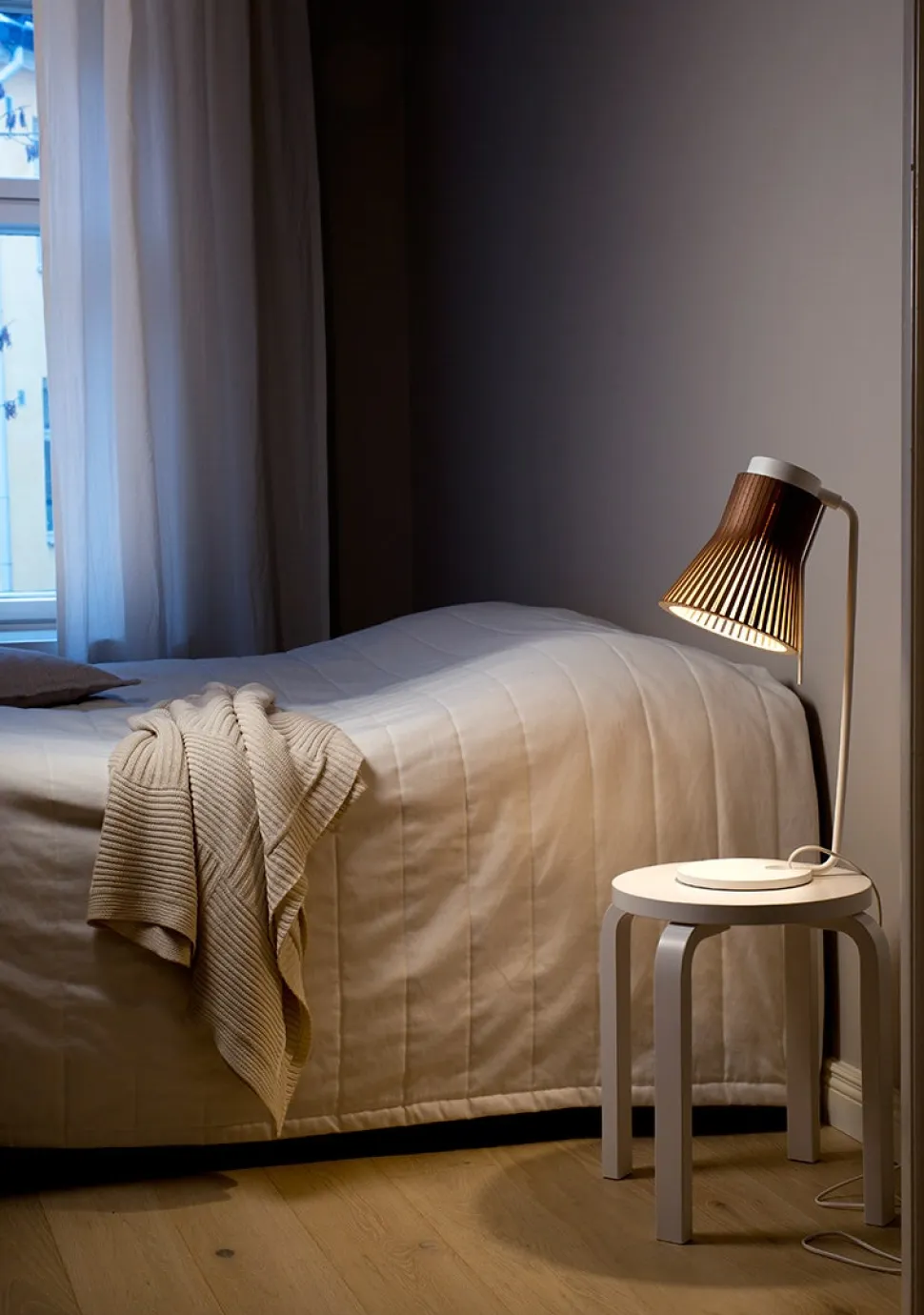 Petite 4620 bordlampa Vit