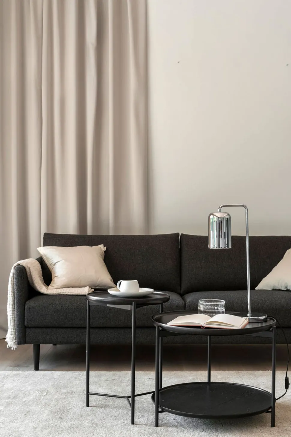 Plateau Soffbord Ø58 Hylla | Svartbetsad Ask