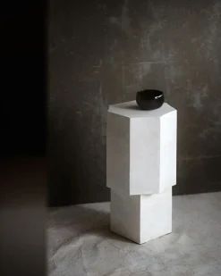 Quartz Podium | Chalk