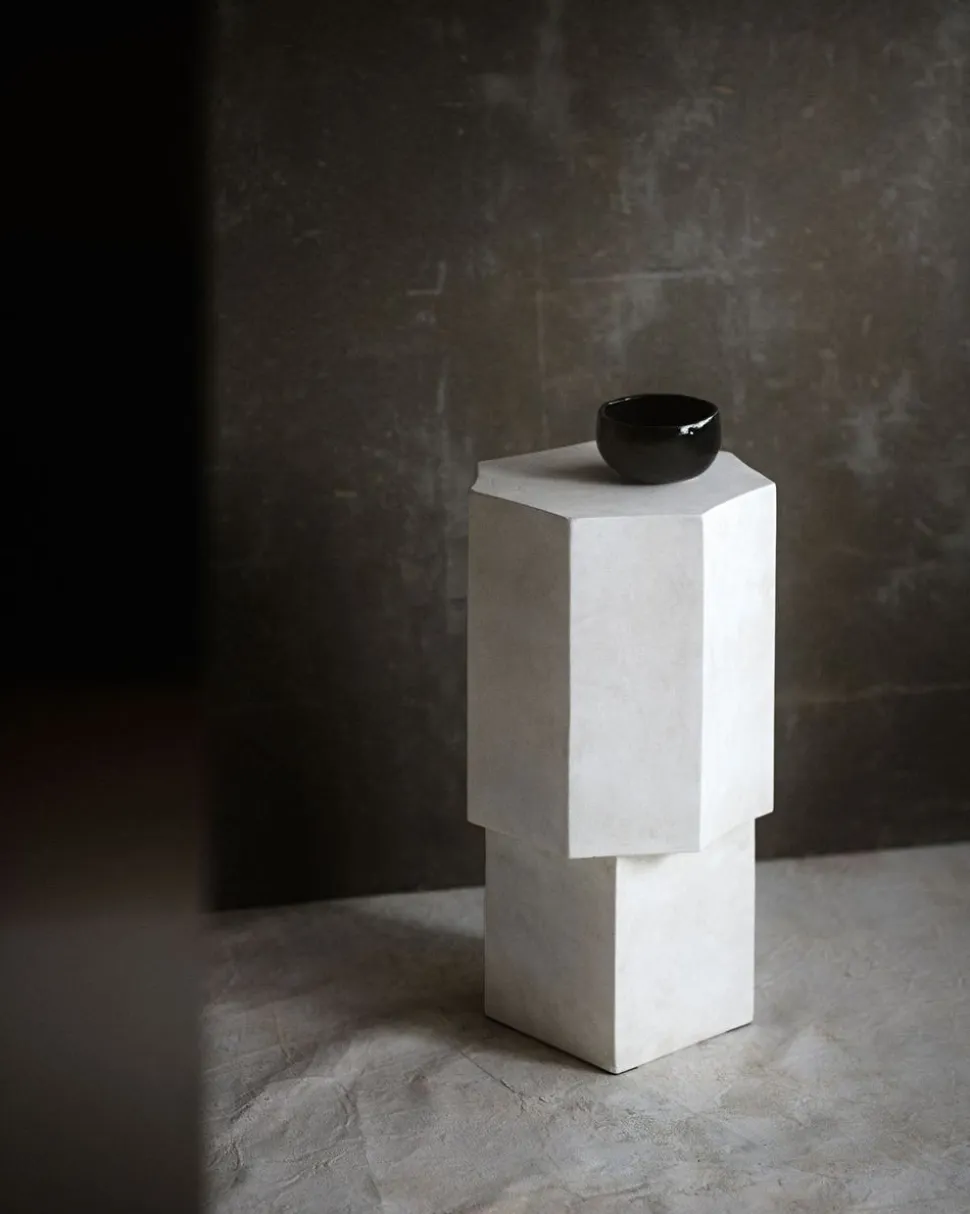 Quartz Podium | Chalk