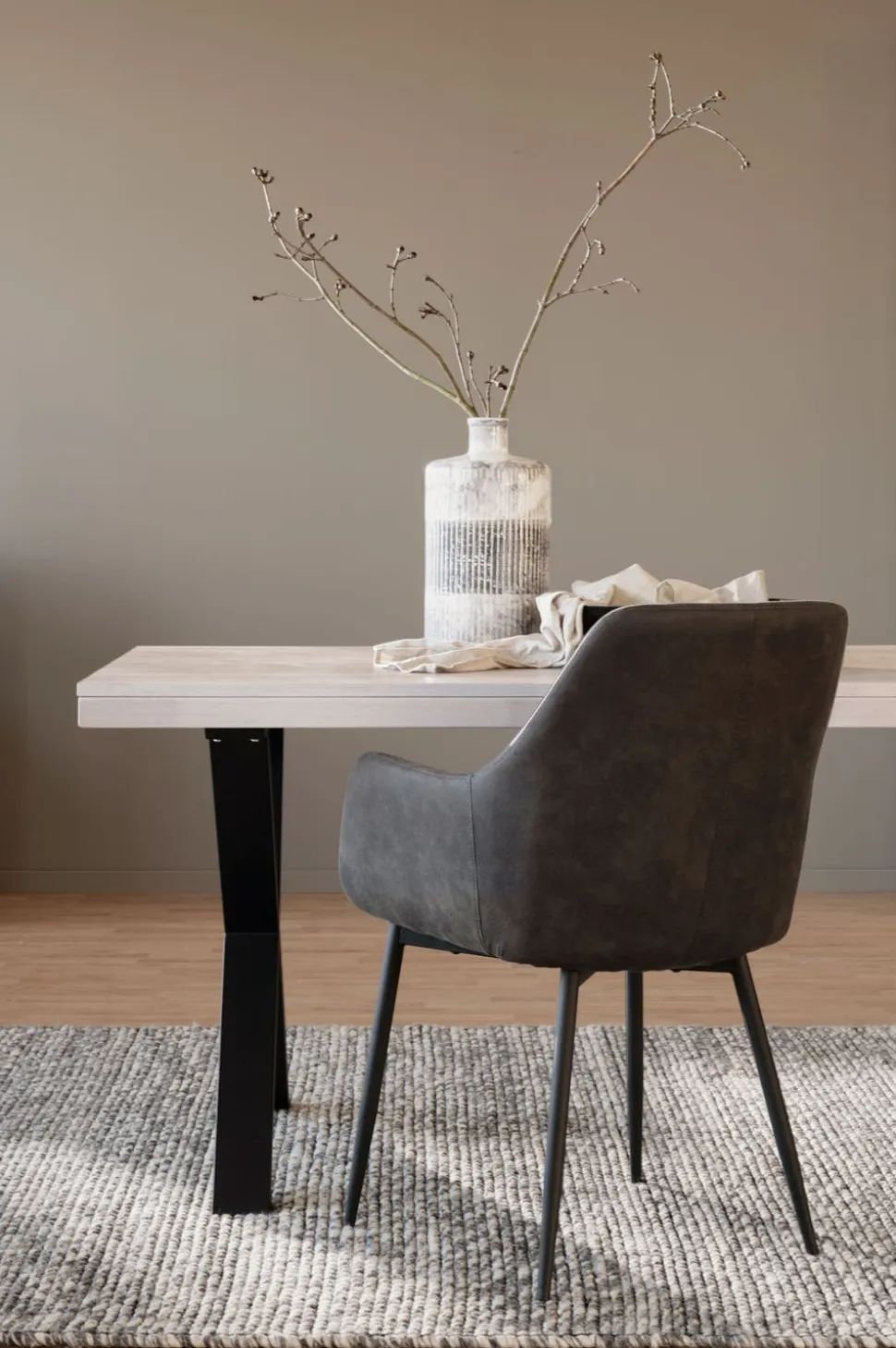 Reily Karmstol | Mörkgrå Microfiber