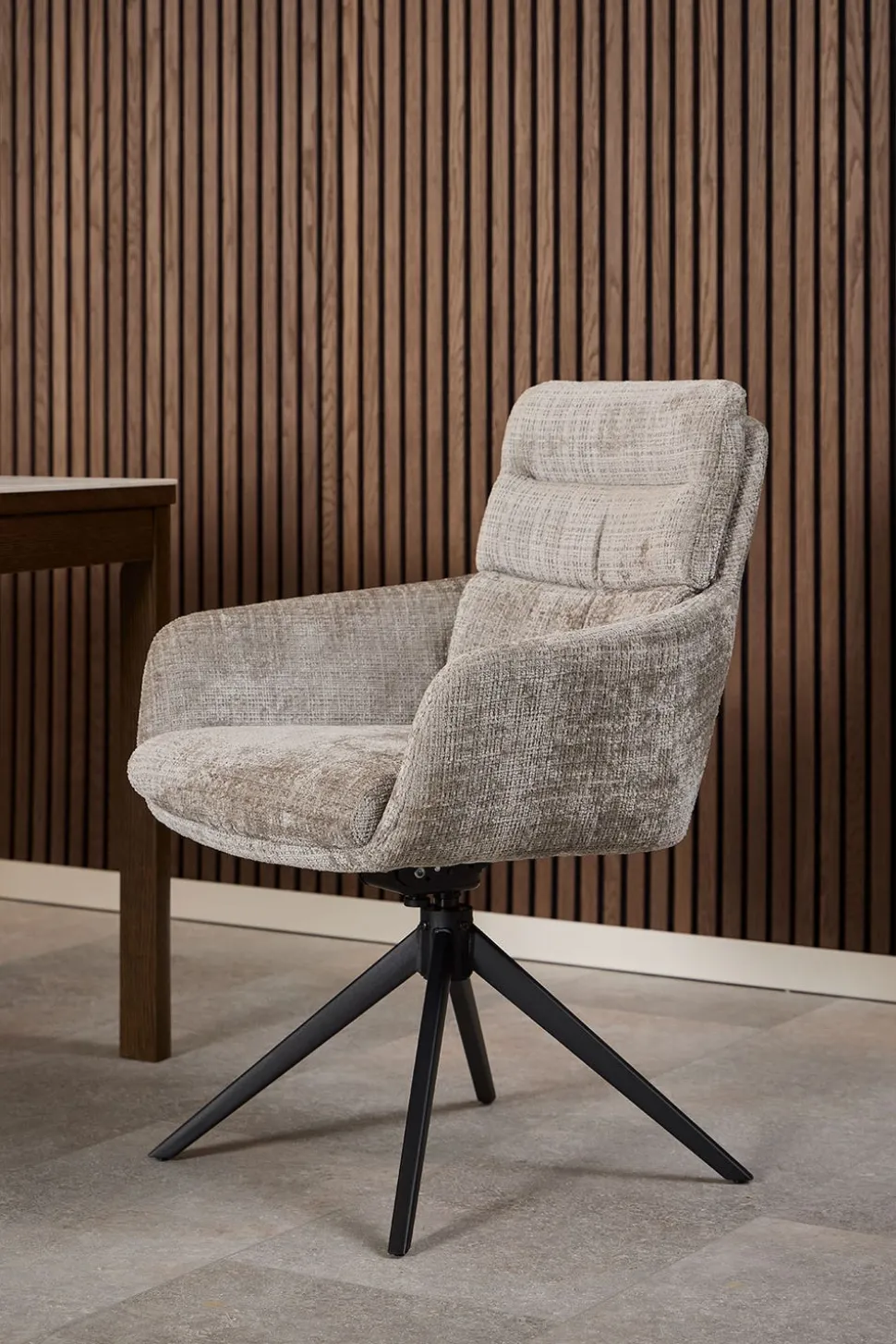 Roger Karmstol | Juto Grey
