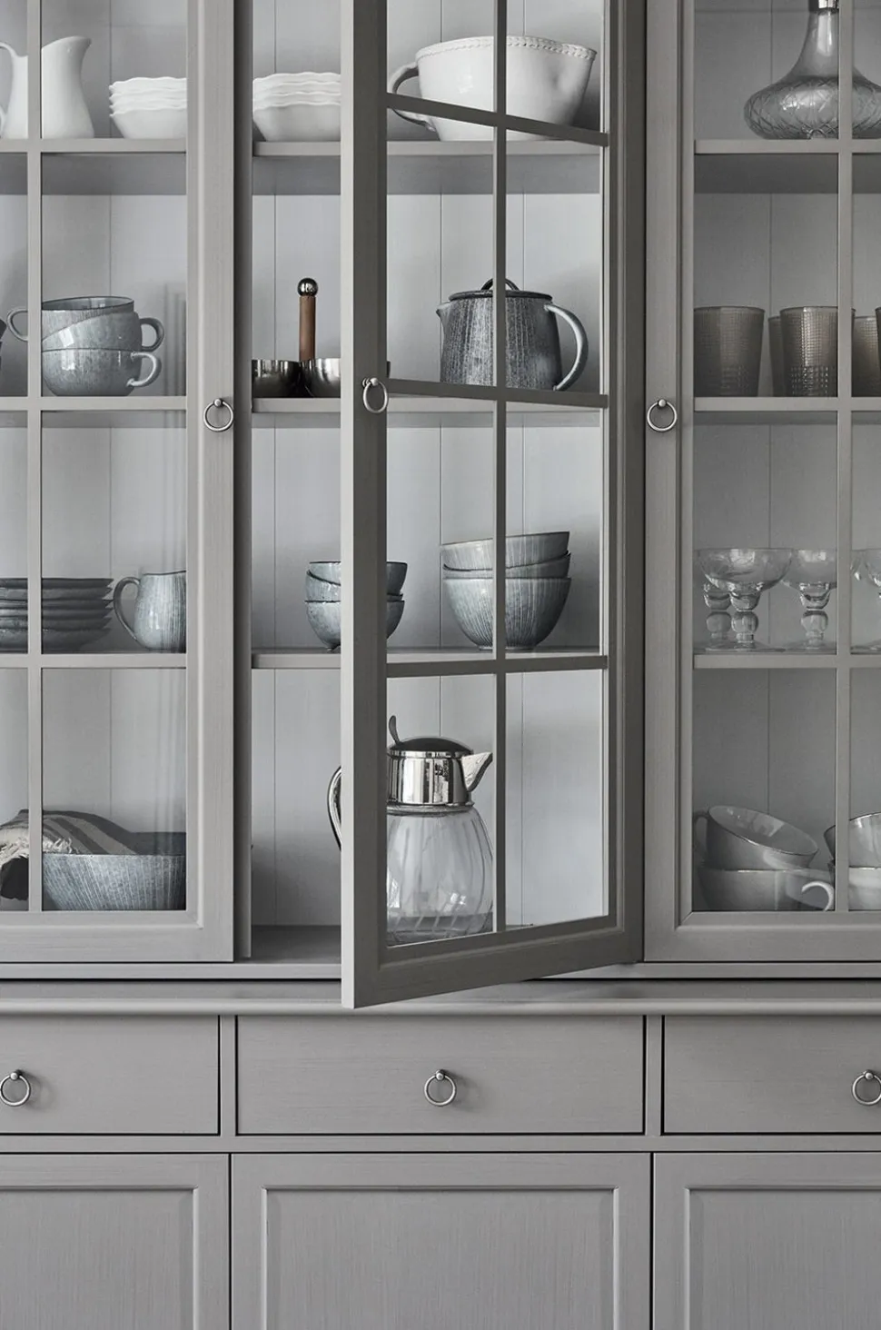 Stockholm 2.0 Vitrinskåp | Röd med belysning