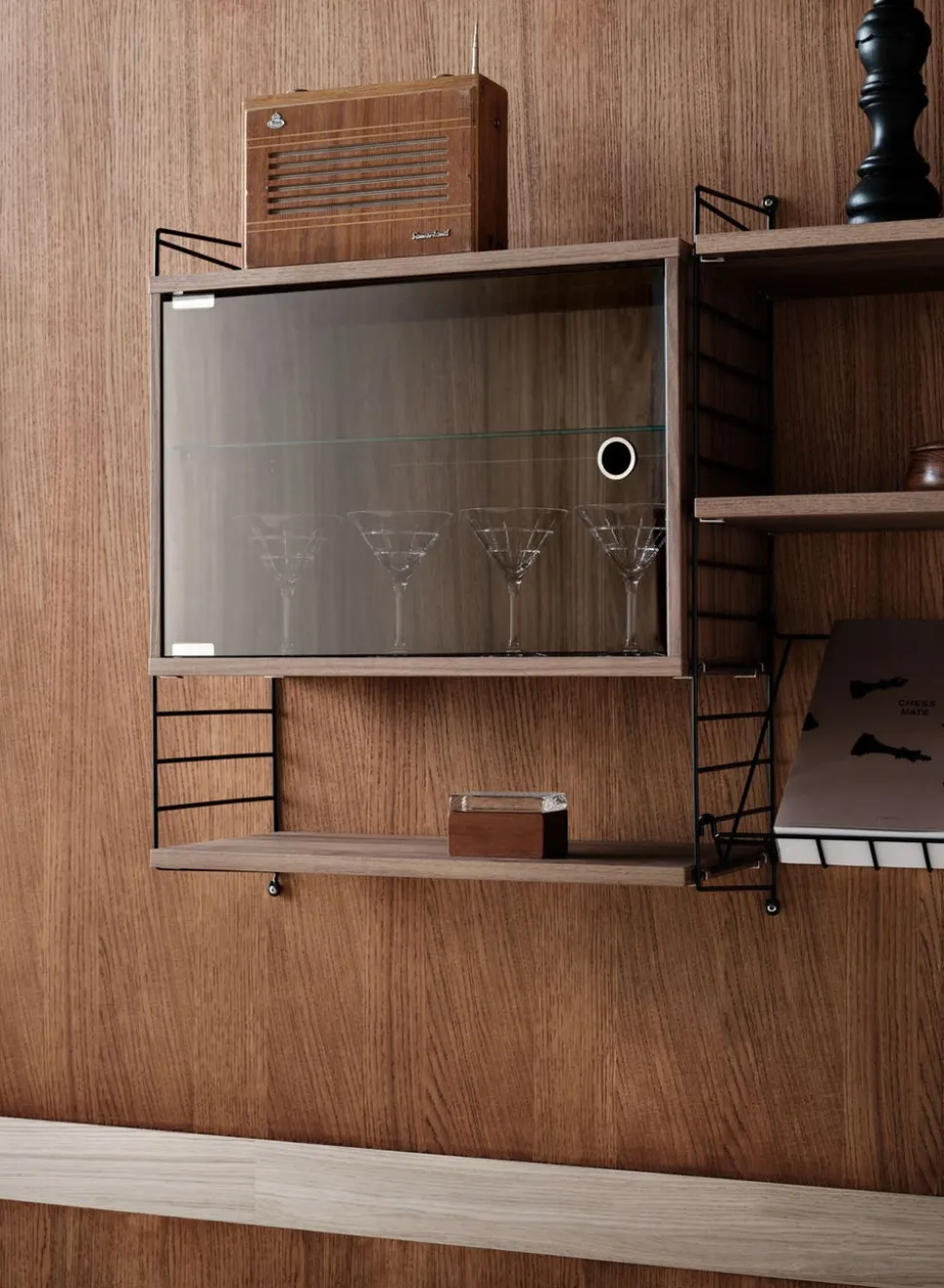 String Skåp med glasdörr | Ask