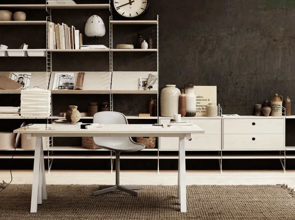 String Works Skrivbord | Fast Underrede, Vit Laminat 120x78