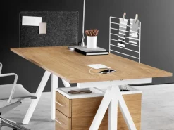 String Works Skrivbord | Fast Underrede, Vit Laminat 120x78