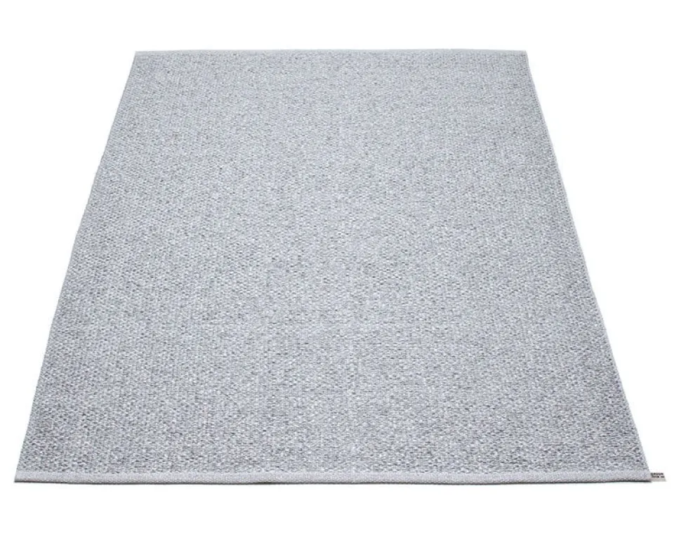 Svea matta Grey Metallic 140x220