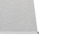Svea matta Grey Metallic 140x220