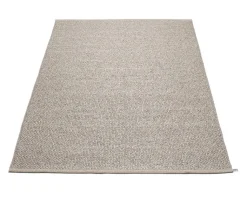 Svea matta Mud Metallic 140x220