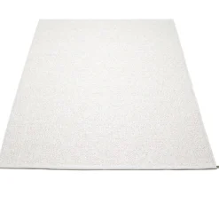 Svea matta White Metallic 140x220