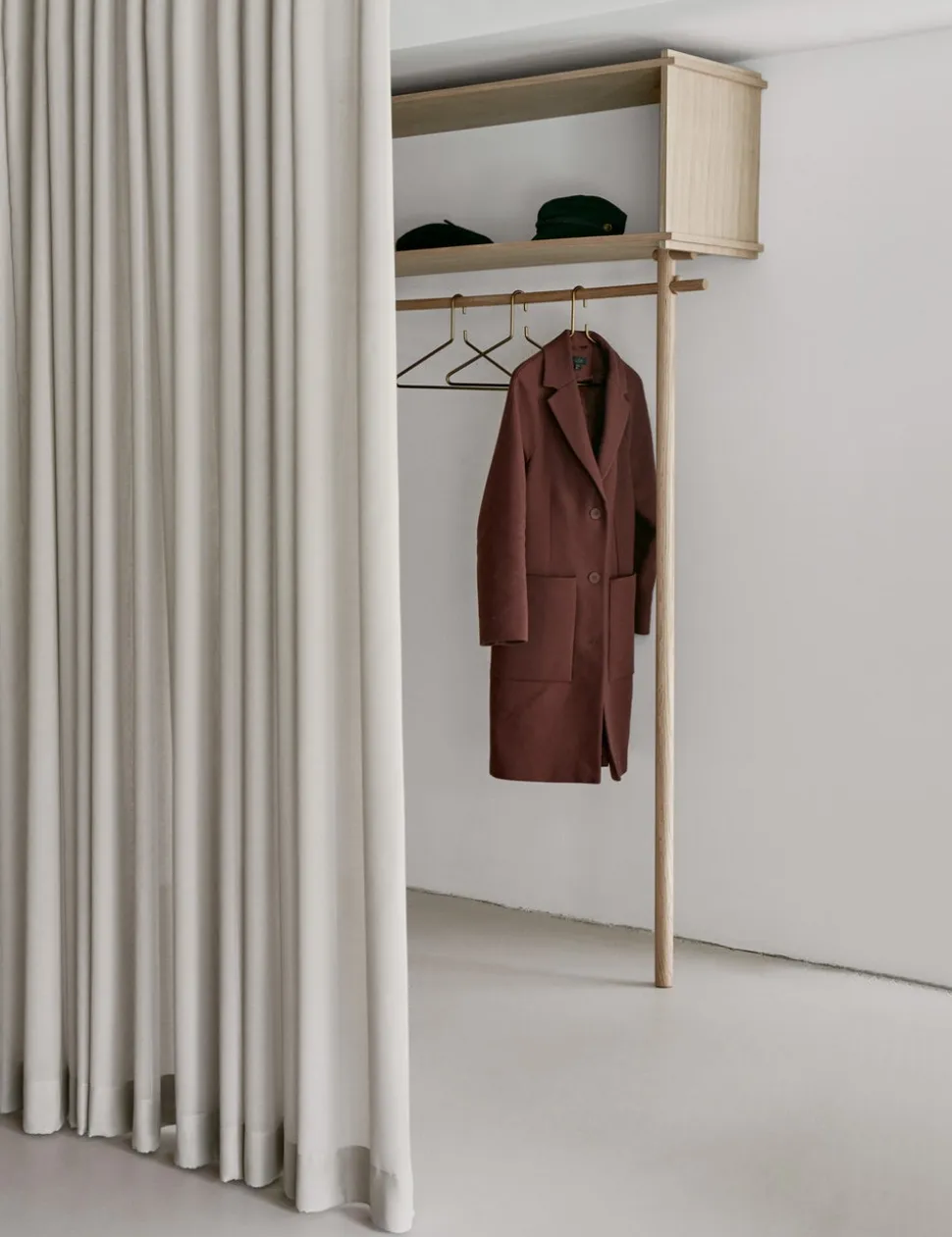 Töjbox wardrobe, Large Vitpigmenterad ek