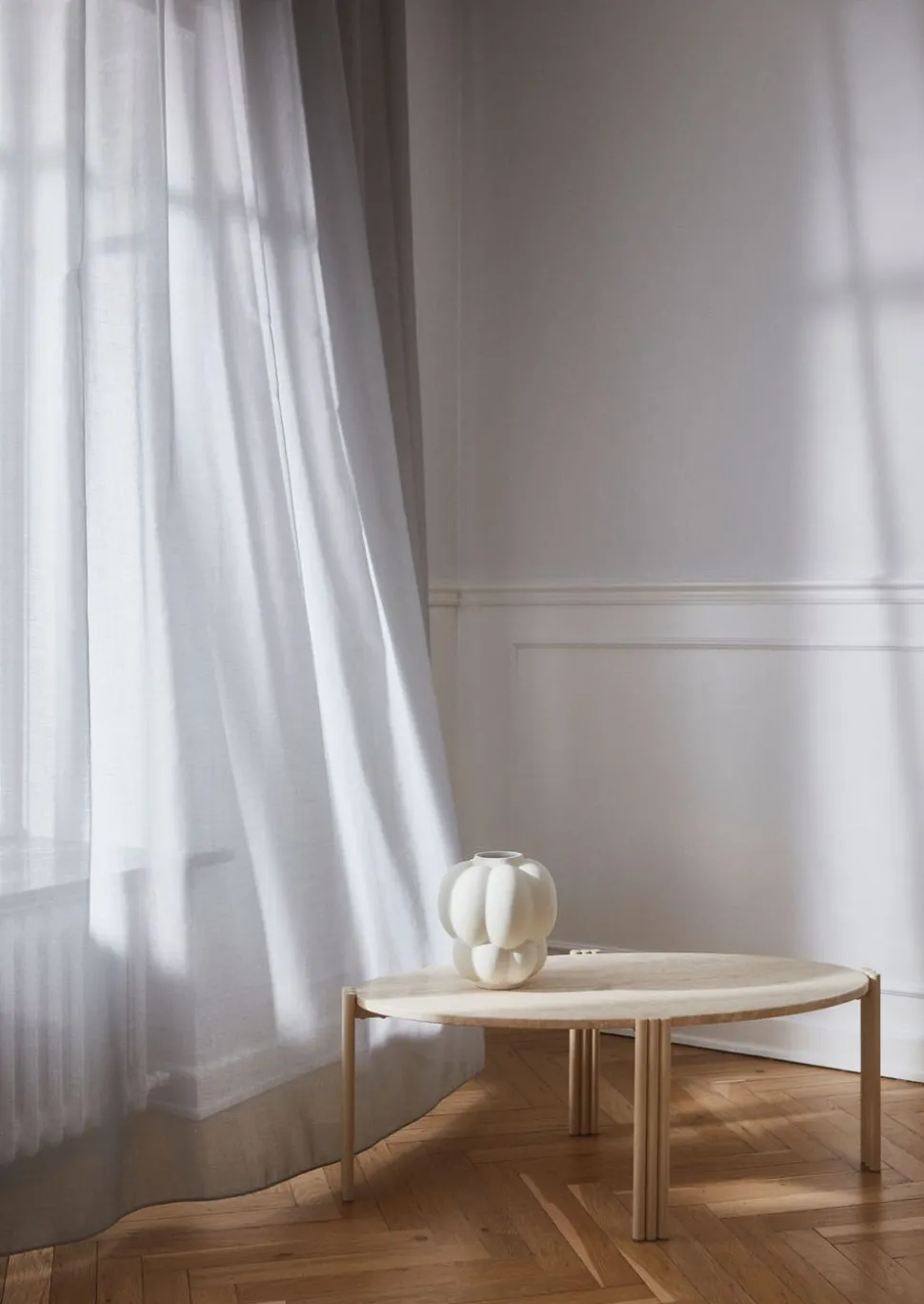Tribus Soffbord Ovalt | Sand/Travertin