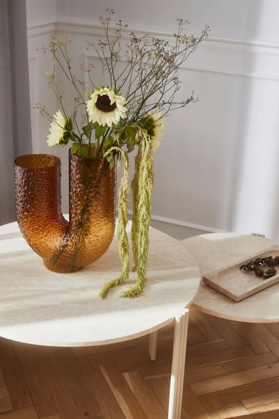 Tribus Soffbord Ø80 | Sand/Travertin