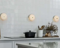 Trip Vägglampa | Carrara/ Opal Glossy