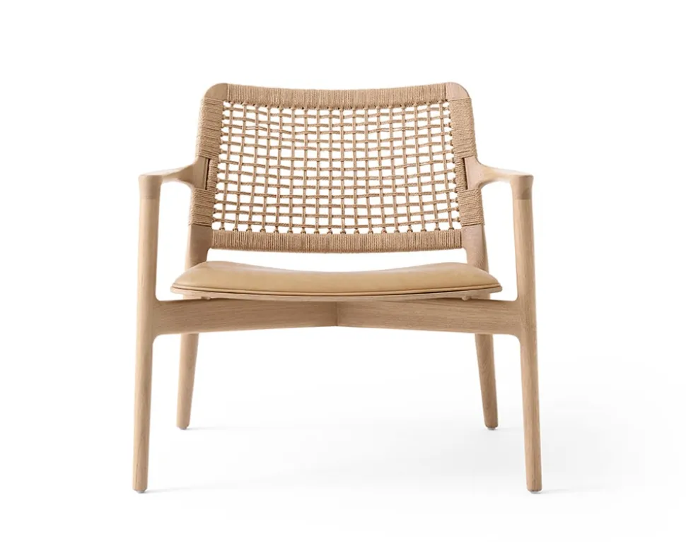 Vipp 488 Cabin Lounge Chair | Light Oak