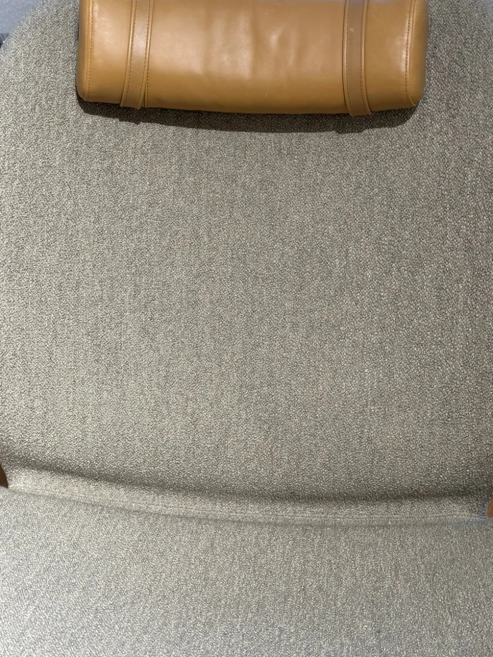 Vipp 466 Lodge Lounge Chair + Footstool | Soprano 03