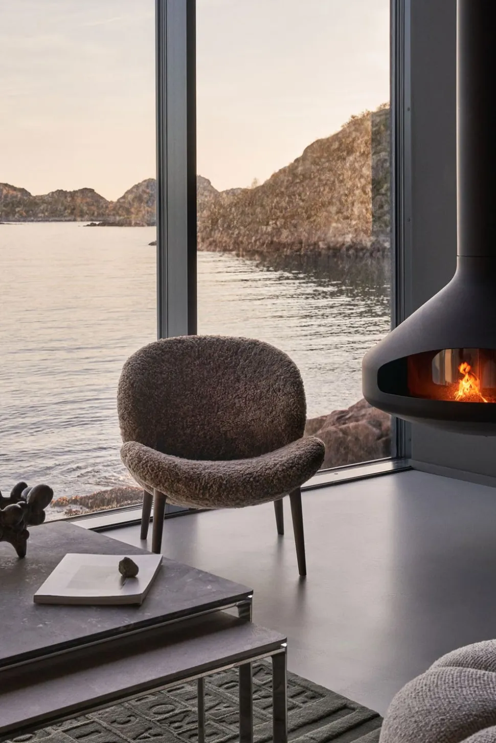 Vipp 469 Lodge Lounge Chair | Fårskinn Curly 09
