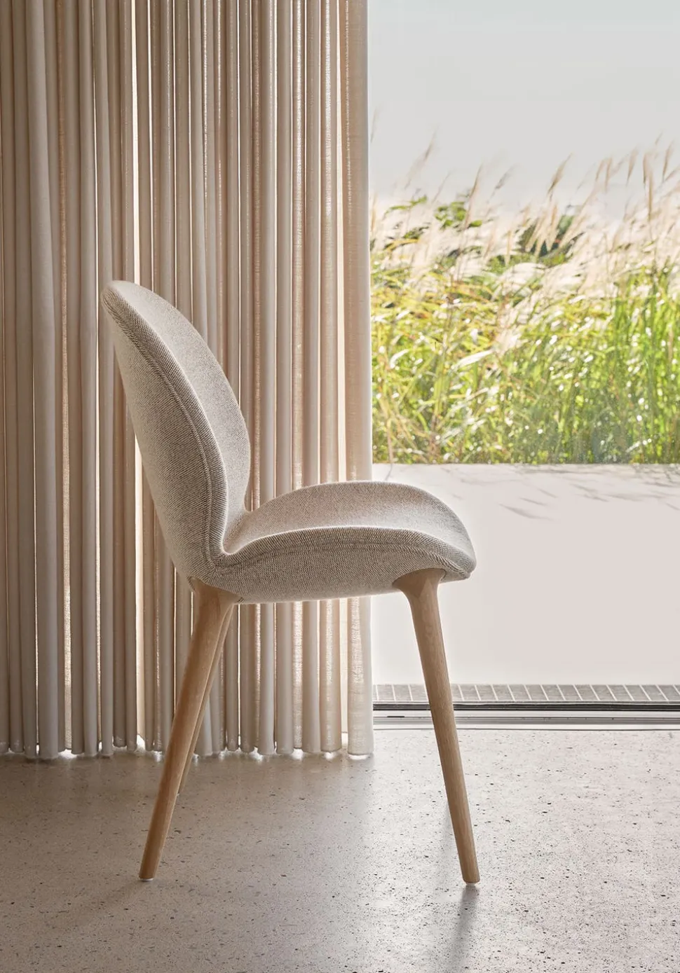 Vipp 462 Lodge Stol | Ljus Ek | Brook Beige/Chestnut