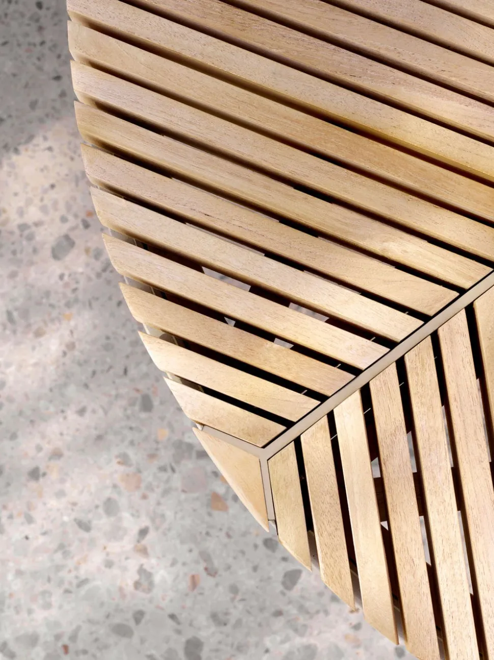 Vipp 716 Open-Air Soffbord Ø90 | Teak