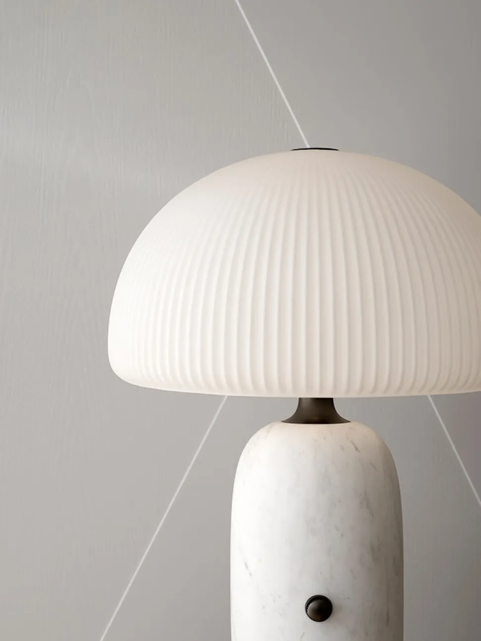 Vipp 592 Sculpture Bordslampa | Large | Vit marmor