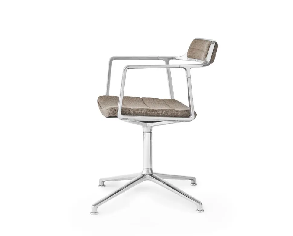 Vipp 452 Swivel Chair | Hjul | Polerat Aluminium, Dark Sand Tyg