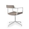Vipp 452 Swivel Chair | Hjul | Polerat Aluminium, Dark Sand Tyg