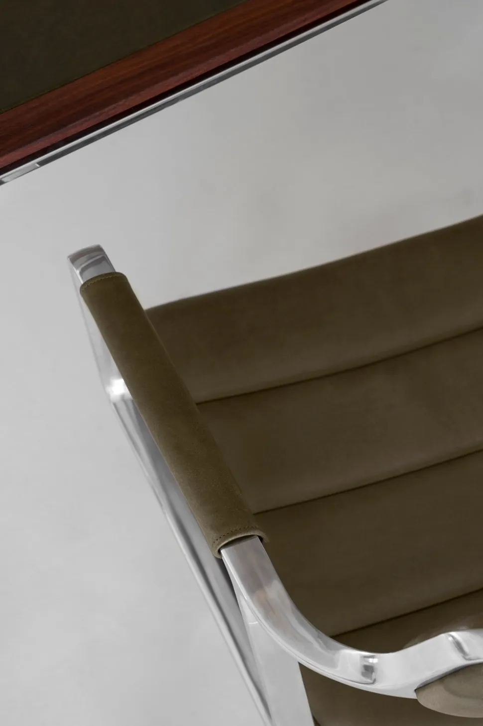 Vipp 453 Swivel Stol | Fötter | Bosco Grönt Läder, Polerat Aluminium