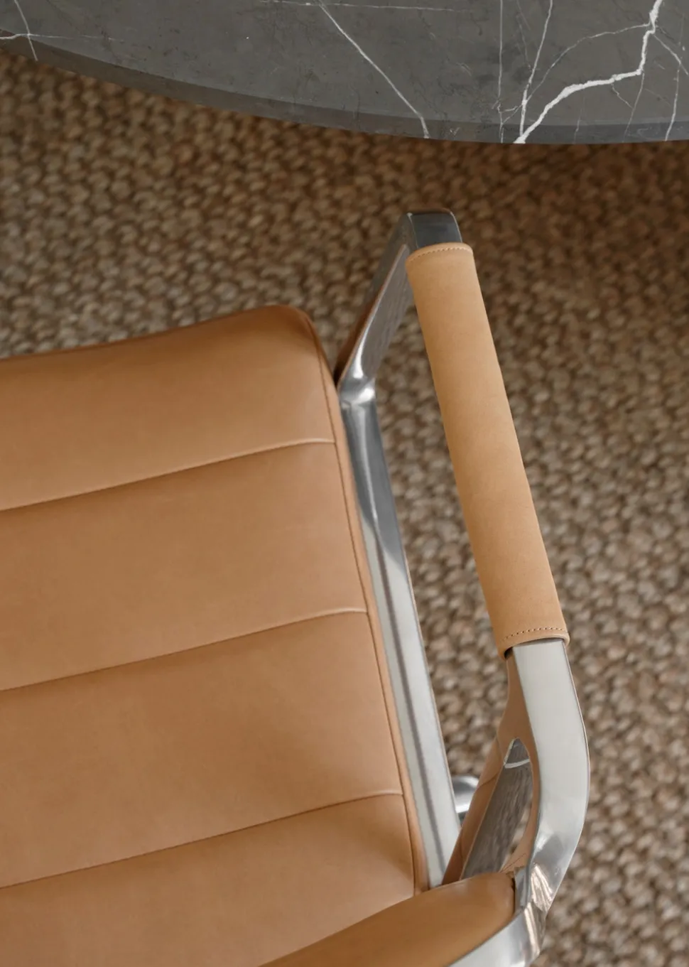 Vipp 453 Swivel Stol | Fötter | Camel Läder, Polerat Aluminium