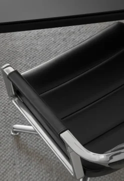 Vipp 453 Swivel Stol | Fötter | Svart Läder, Polerat Aluminium