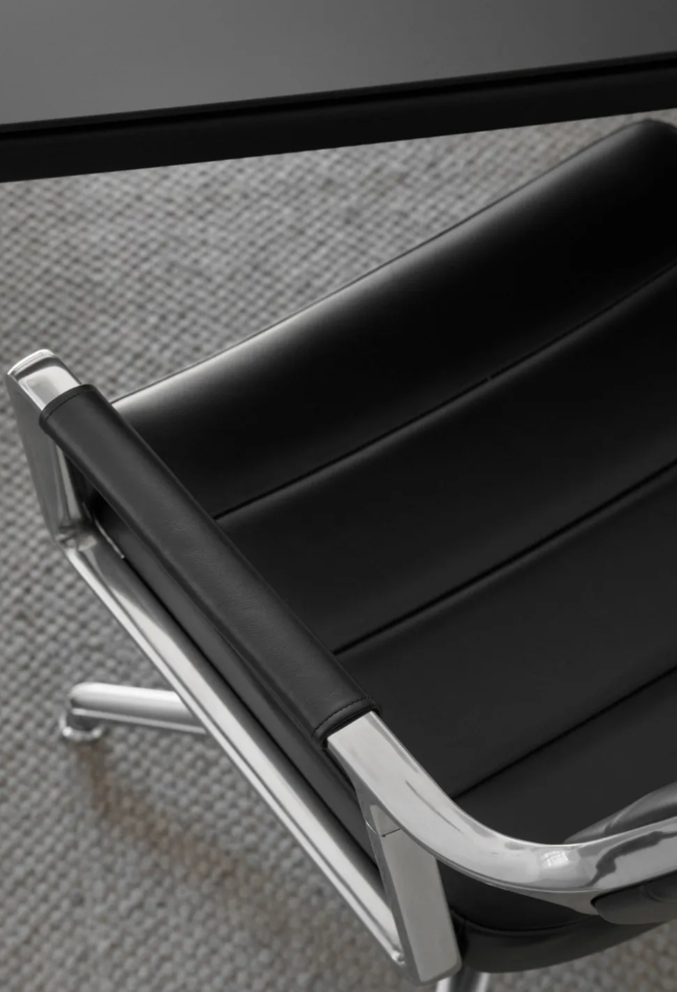 Vipp 453 Swivel Stol | Fötter | Svart Läder, Polerat Aluminium