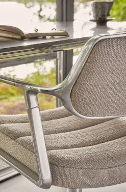 Vipp 453+ Swivel Stol | Fötter | Textil Mörk Sand, Polerat Aluminium