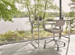 Vipp 453+ Swivel Stol | Hjul | Textil Mörk Sand, Polerat Aluminium