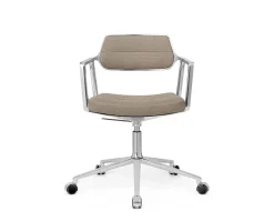 Vipp 453+ Swivel Stol | Hjul | Textil Mörk Sand, Polerat Aluminium