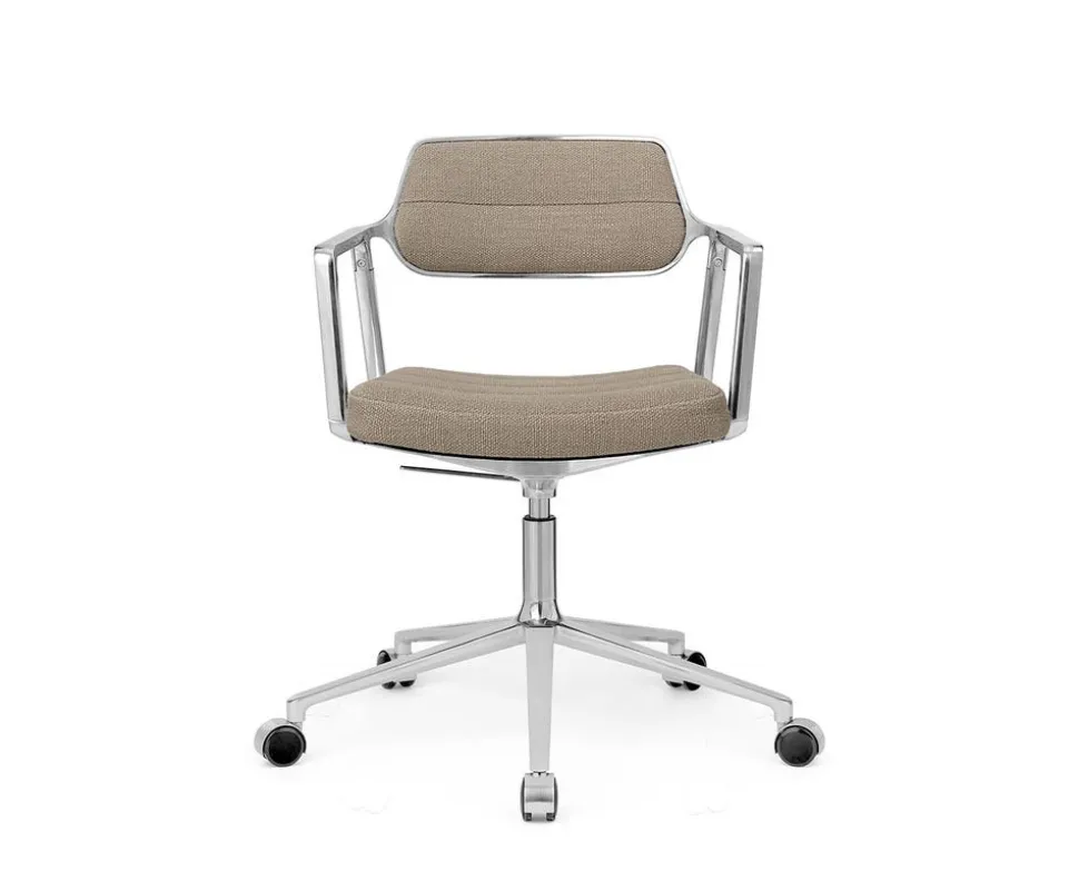 Vipp 453+ Swivel Stol | Hjul | Textil Mörk Sand, Polerat Aluminium