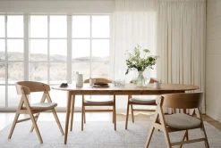 Waterton Karmstol | Lackad Ek / Beige Tyg