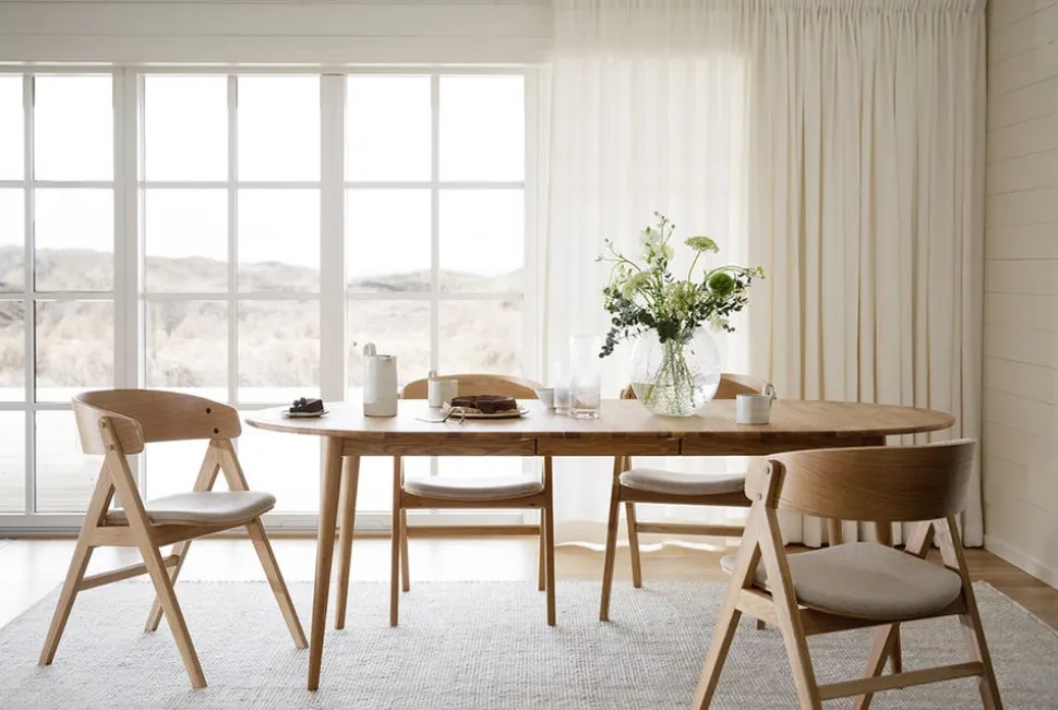 Waterton Karmstol | Lackad Ek / Beige Tyg