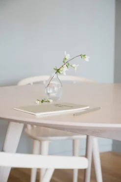 Yumi Matbord | Runt Ø115, Vitpigmenterad Ek