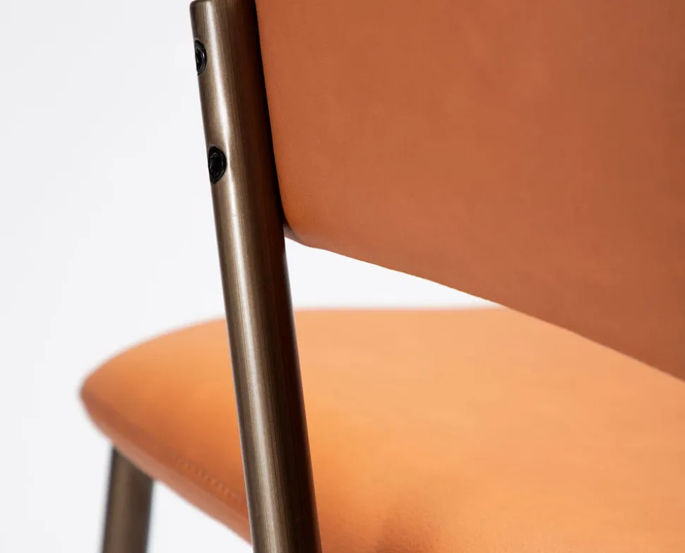 Zone Stol | Pumpkin Spice Konstläder | Antique Brass